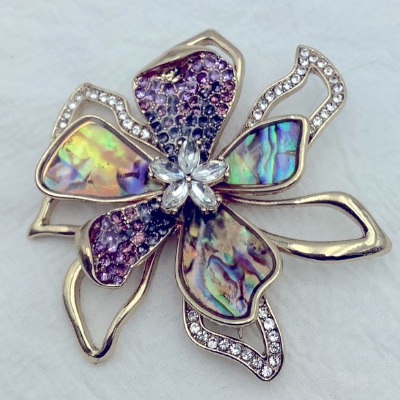 Anne Klein Gold and Paula Shell Flower Brooch - Picture 1 of 3